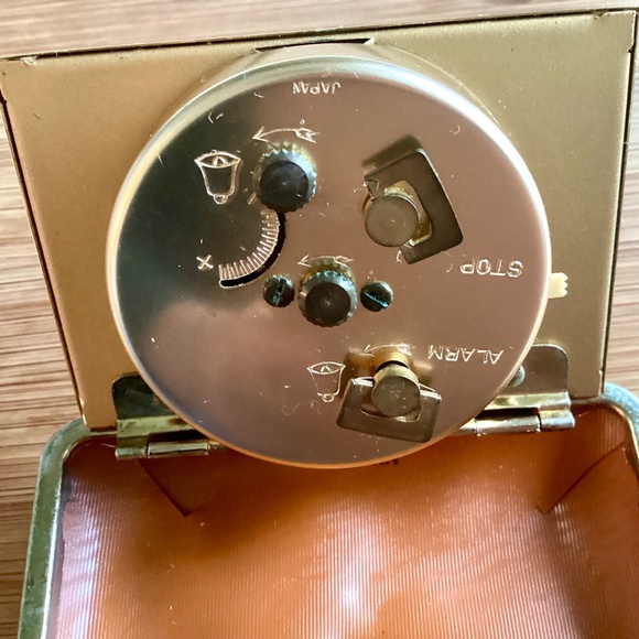 Vtg Bulova Travel Alarm Clock Wind-Up Gold/Brown Leather Case Tested/Works Japan - Picture 7 of 16